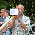Thomas Darr spielt Alphorn auf dem Schmiedefest 2006